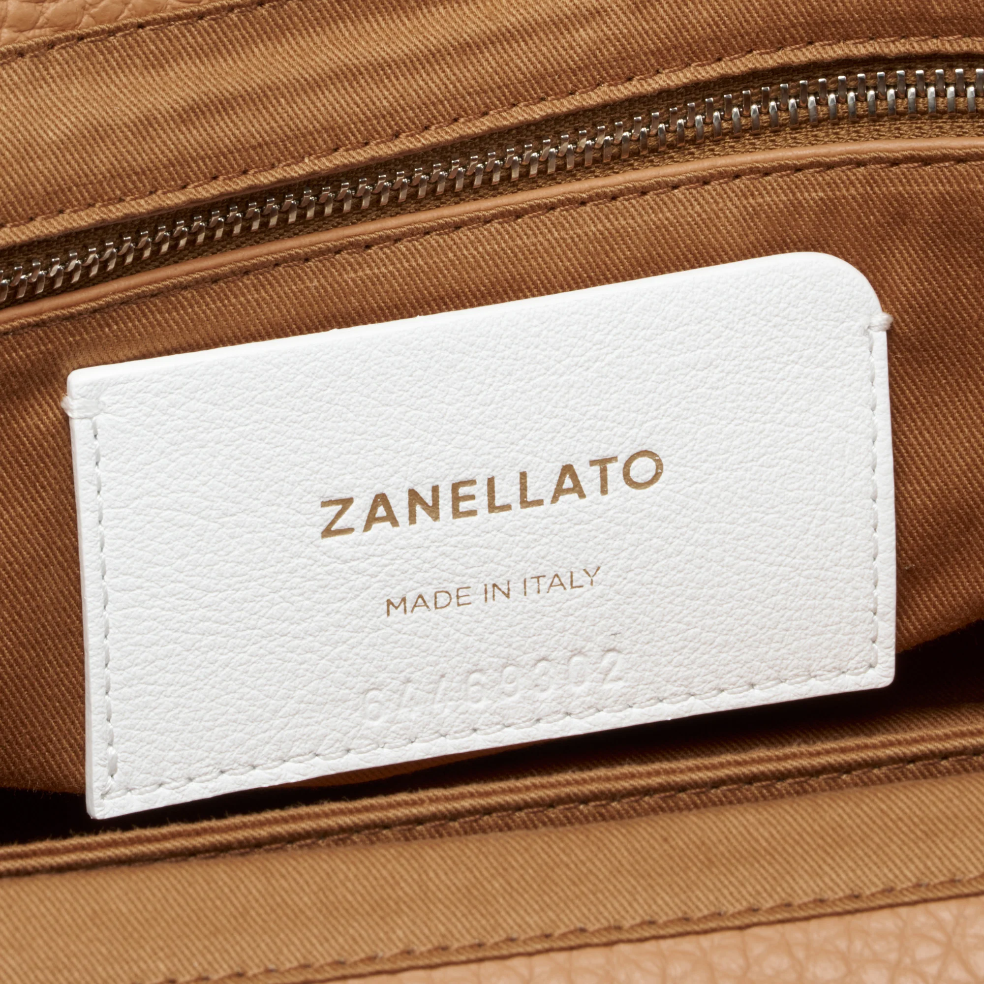 BORSA DOTTA® SMALL IN PELLE MARTELLATA BROWN AMARETTO - Image 5